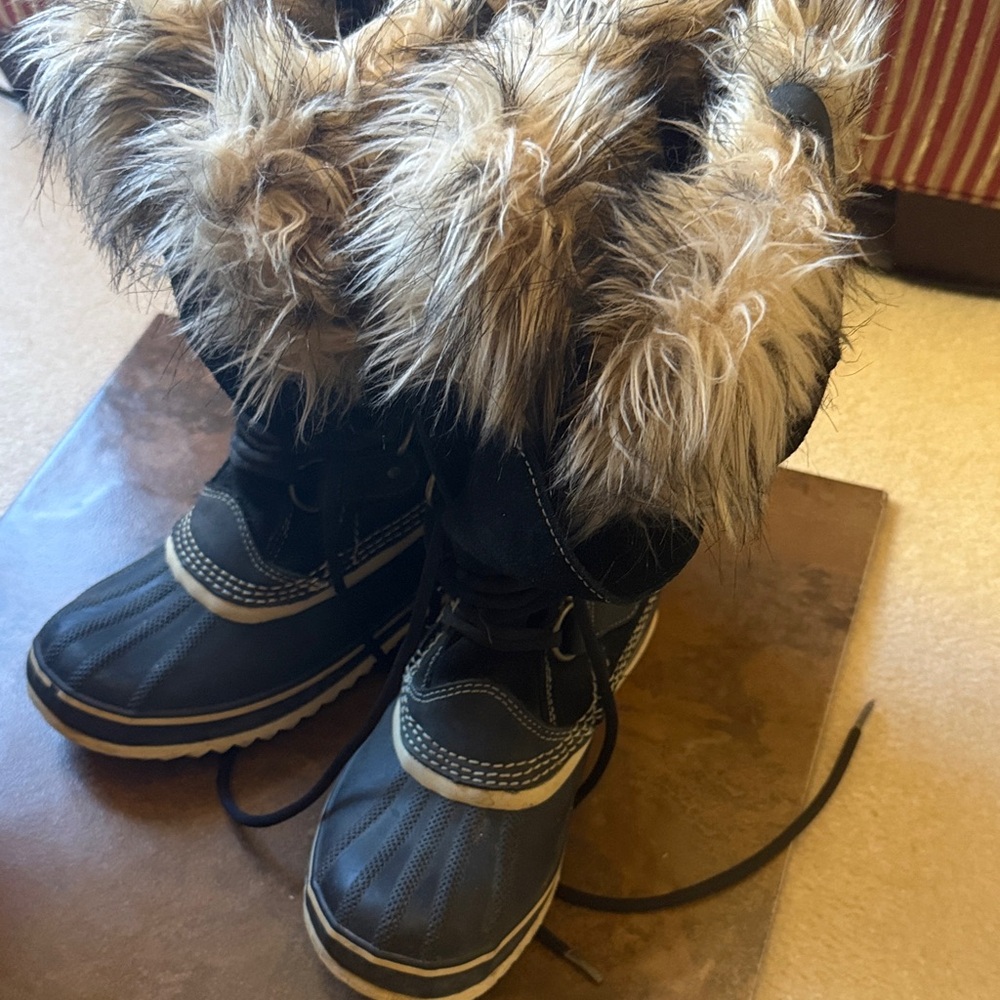 Sorel Black and Tan Winter Boots with Faux Fur